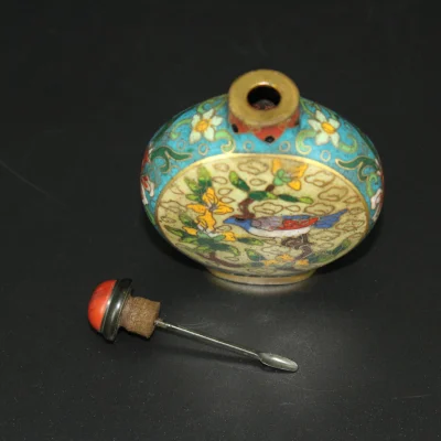Qing Cloisonné Enamel Snuff Bottle with Bird and Floral Motif Qing Cloisonné Enamel Snuff Bottle with Bird and Floral Motif