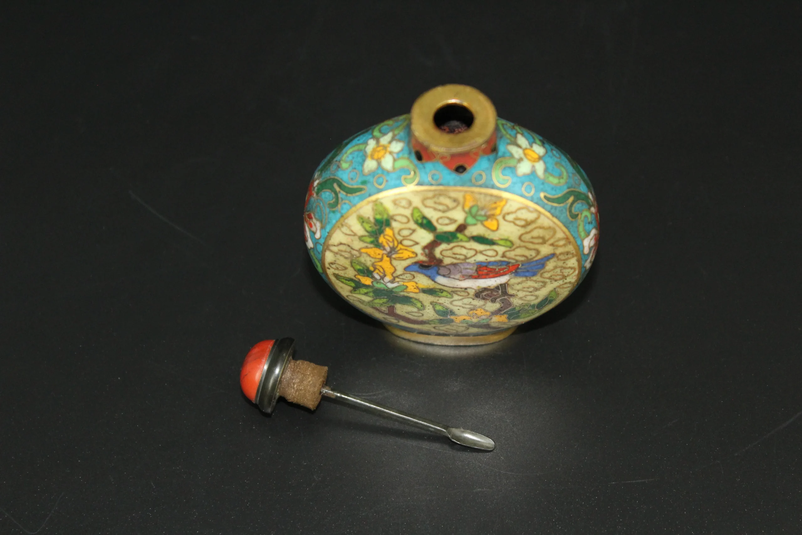Qing Cloisonné Enamel Snuff Bottle with Bird and Floral Motif